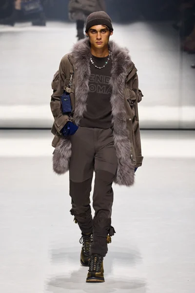 Look 26